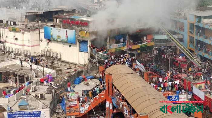 অনির্দিষ্টকালের জন্য নিউমার্কেট বন্ধ ঘোষণা
